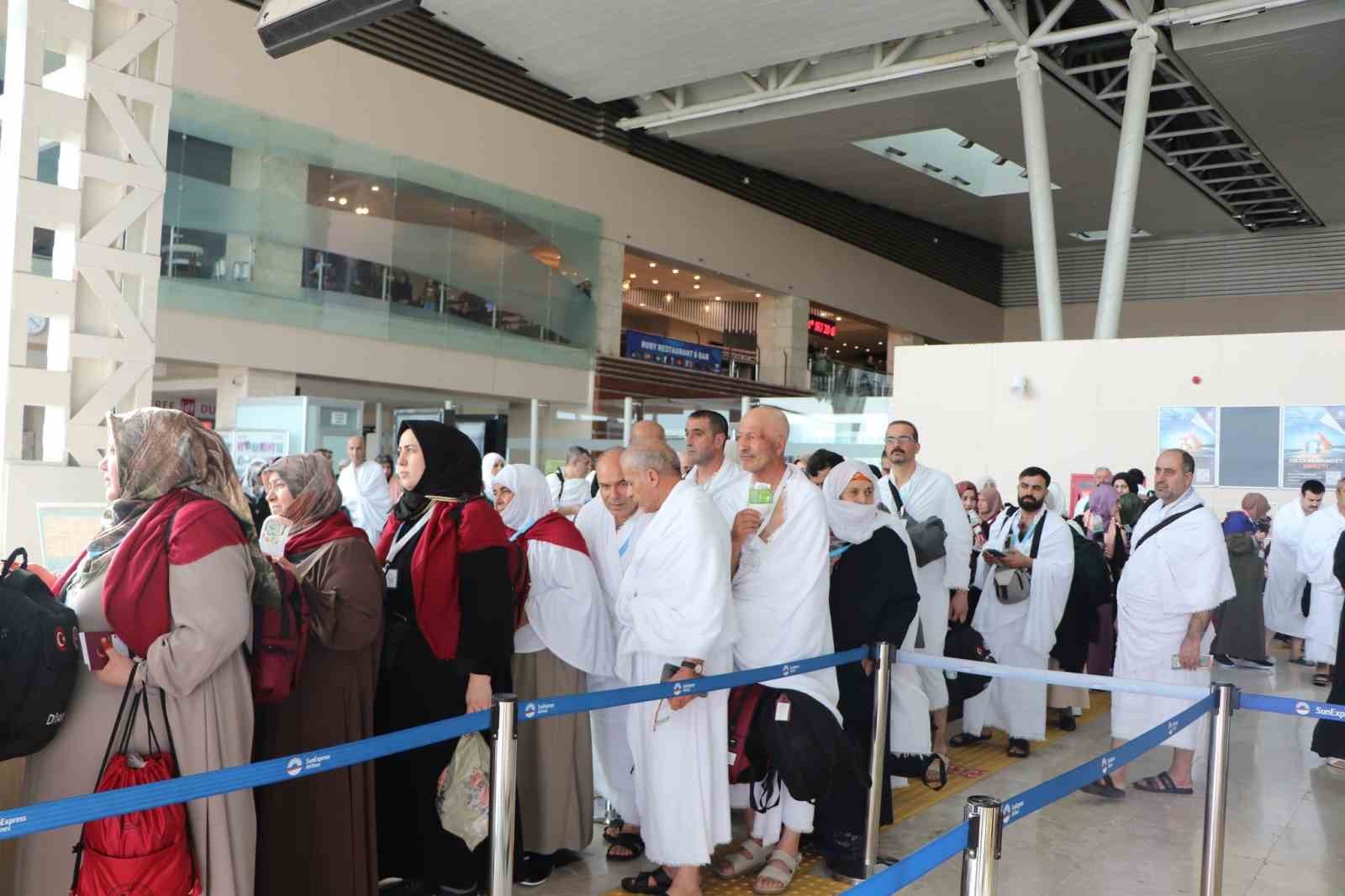 Elazığ’da 206 kişi umreye uğurlandı
