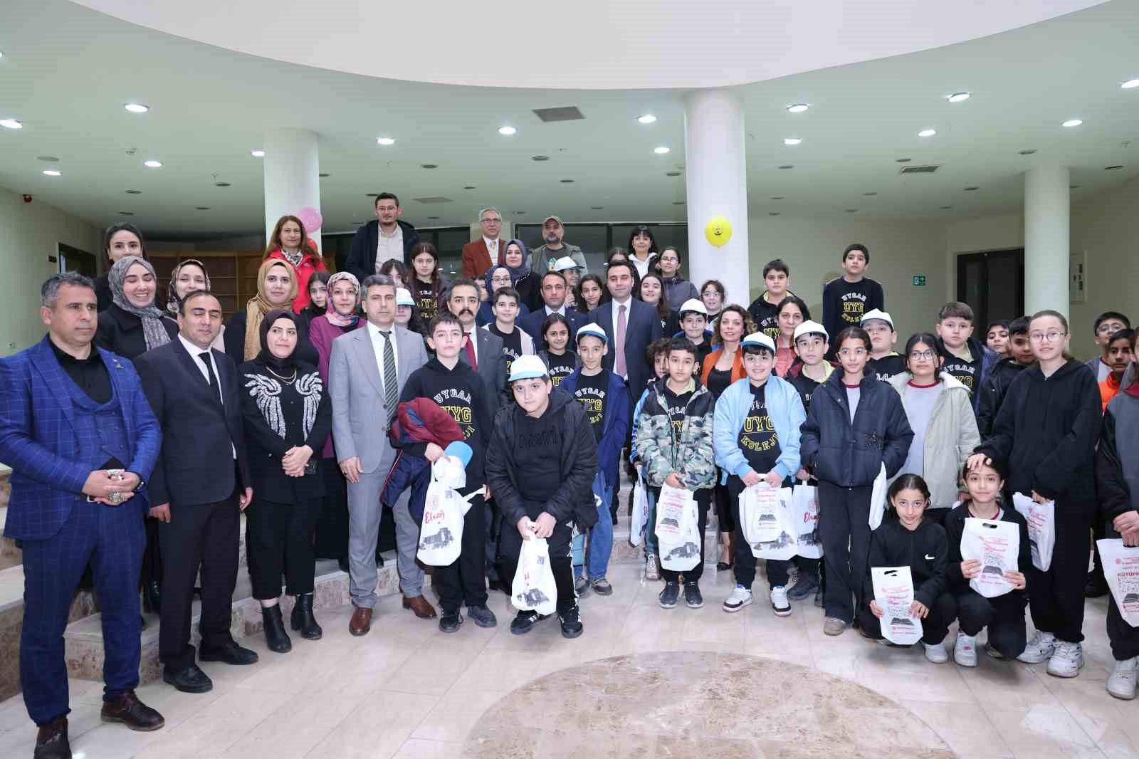 Elazığ’da 5 günlük kütüphane haftası başladı
Elazığ’da 5 günlük kütüphane haftası başladı