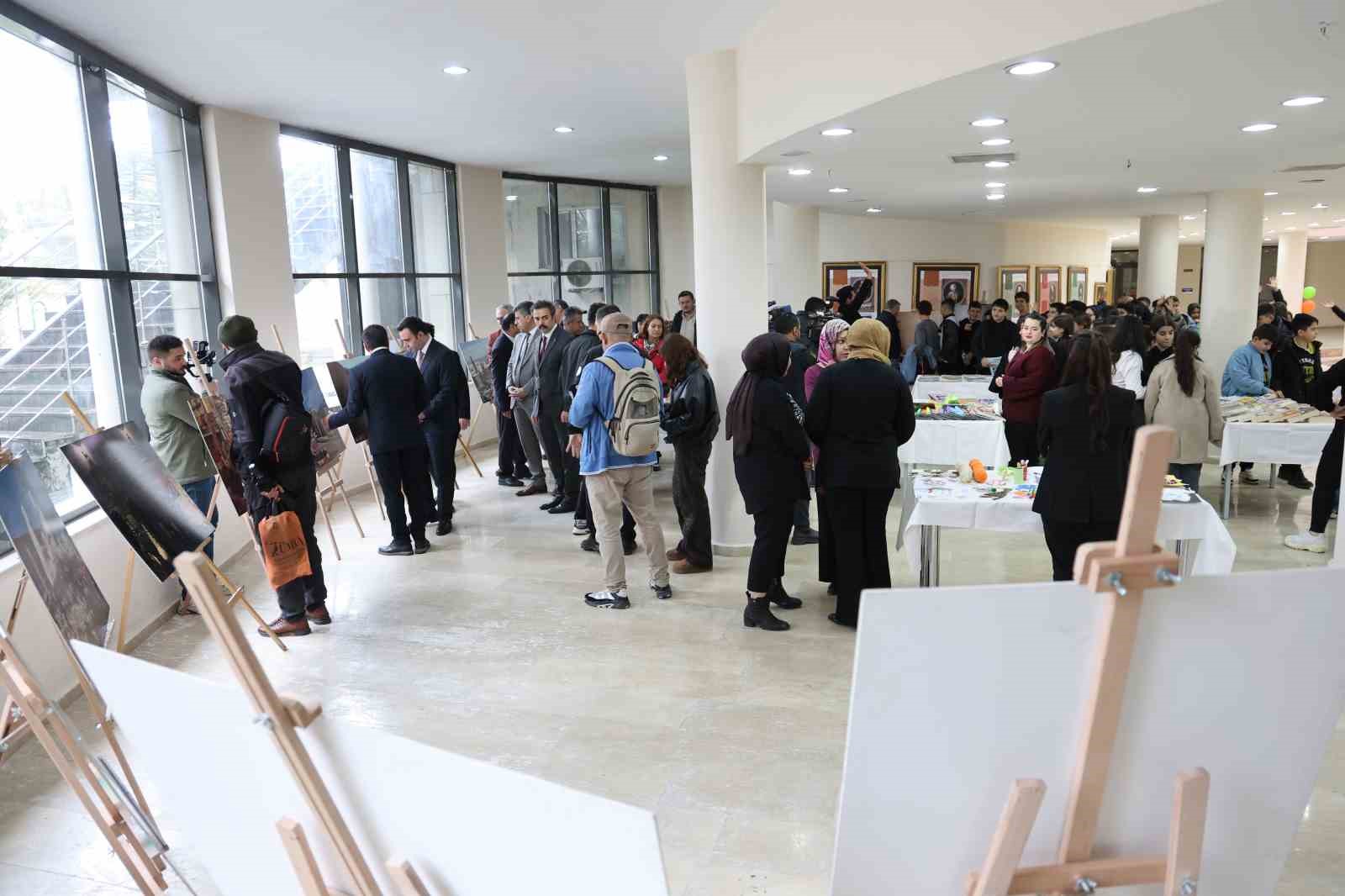 Elazığ’da 5 günlük kütüphane haftası başladı
Elazığ’da 5 günlük kütüphane haftası başladı