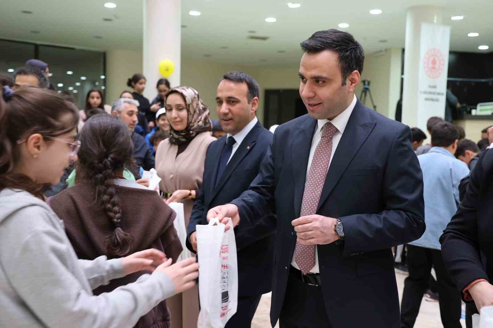 Elazığ’da 5 günlük kütüphane haftası başladı
Elazığ’da 5 günlük kütüphane haftası başladı