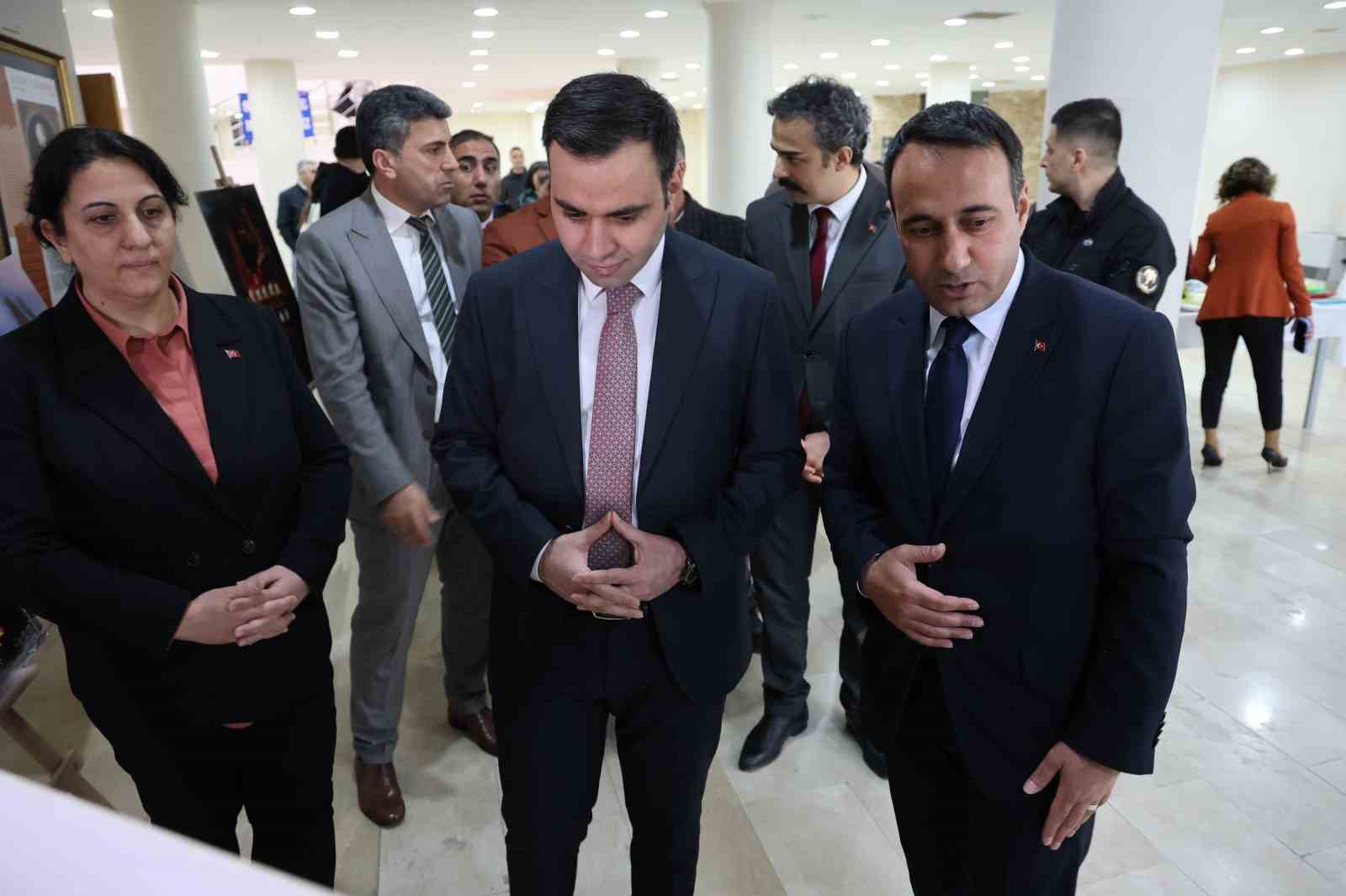 Elazığ’da 5 günlük kütüphane haftası başladı
Elazığ’da 5 günlük kütüphane haftası başladı