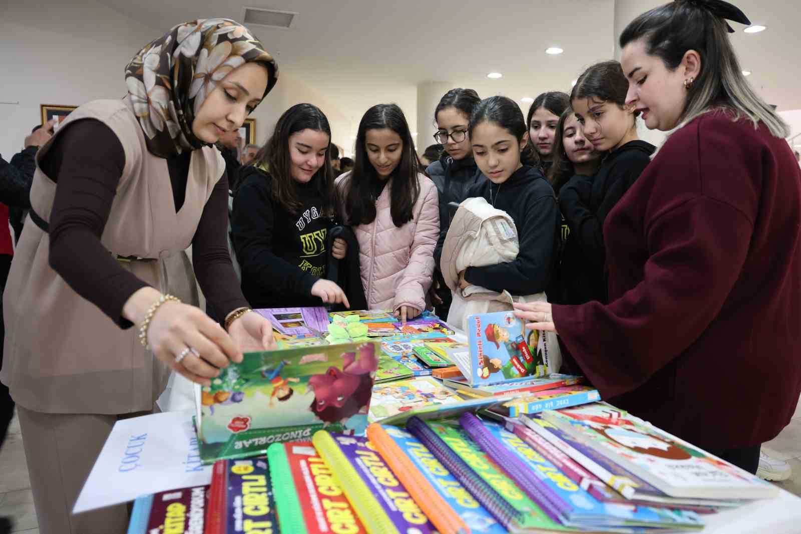 Elazığ’da 5 günlük kütüphane haftası başladı
Elazığ’da 5 günlük kütüphane haftası başladı