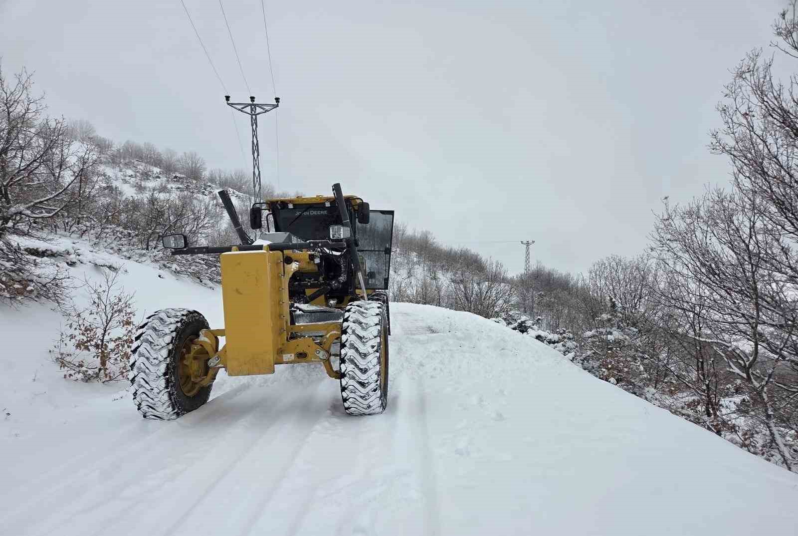 Elazığ’da 88 köy yolunda çalışmalar sürüyor
