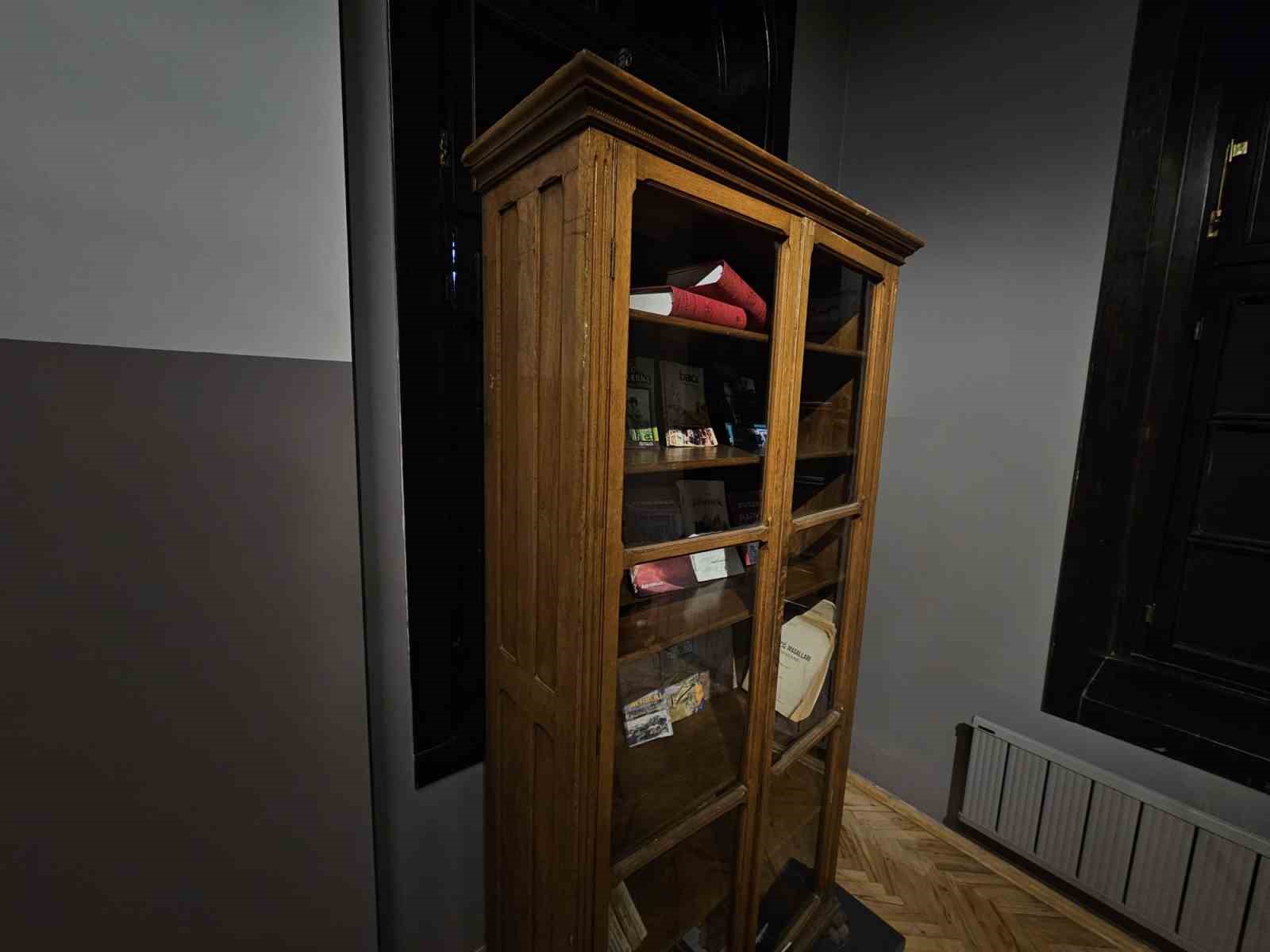 Elazığ’da 96 yıllık ahşap dolap,tarihin izlerini taşıyor
