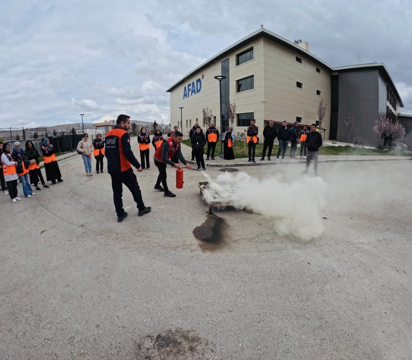 Elazığ’da AFAD gönüllülerine kapsamlı afet eğitimi
