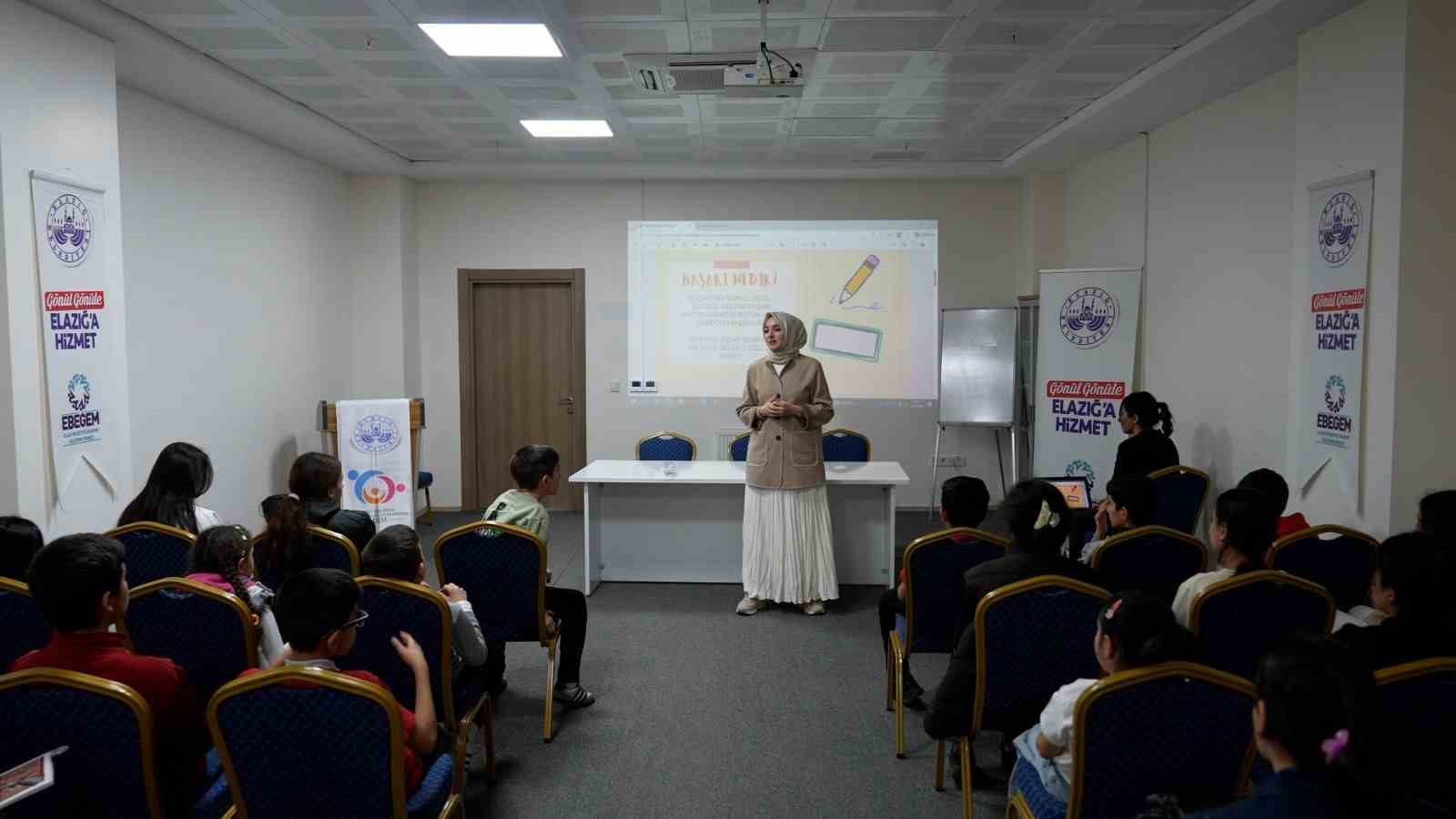 Elazığ’da ’Ailemle Okuyorum’ etkinliği
