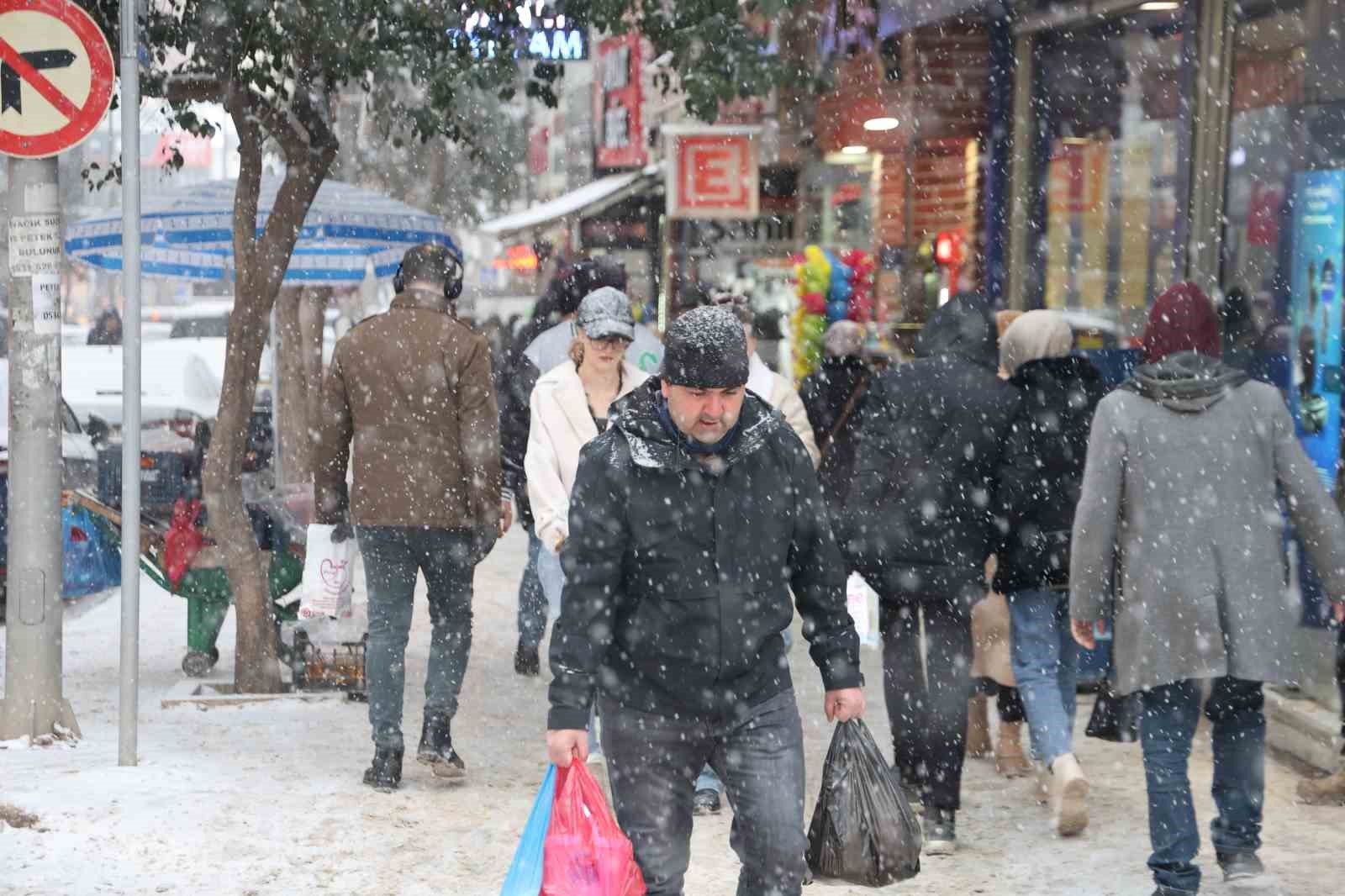 Elazığ’da beklenen kar yağışı başladı

