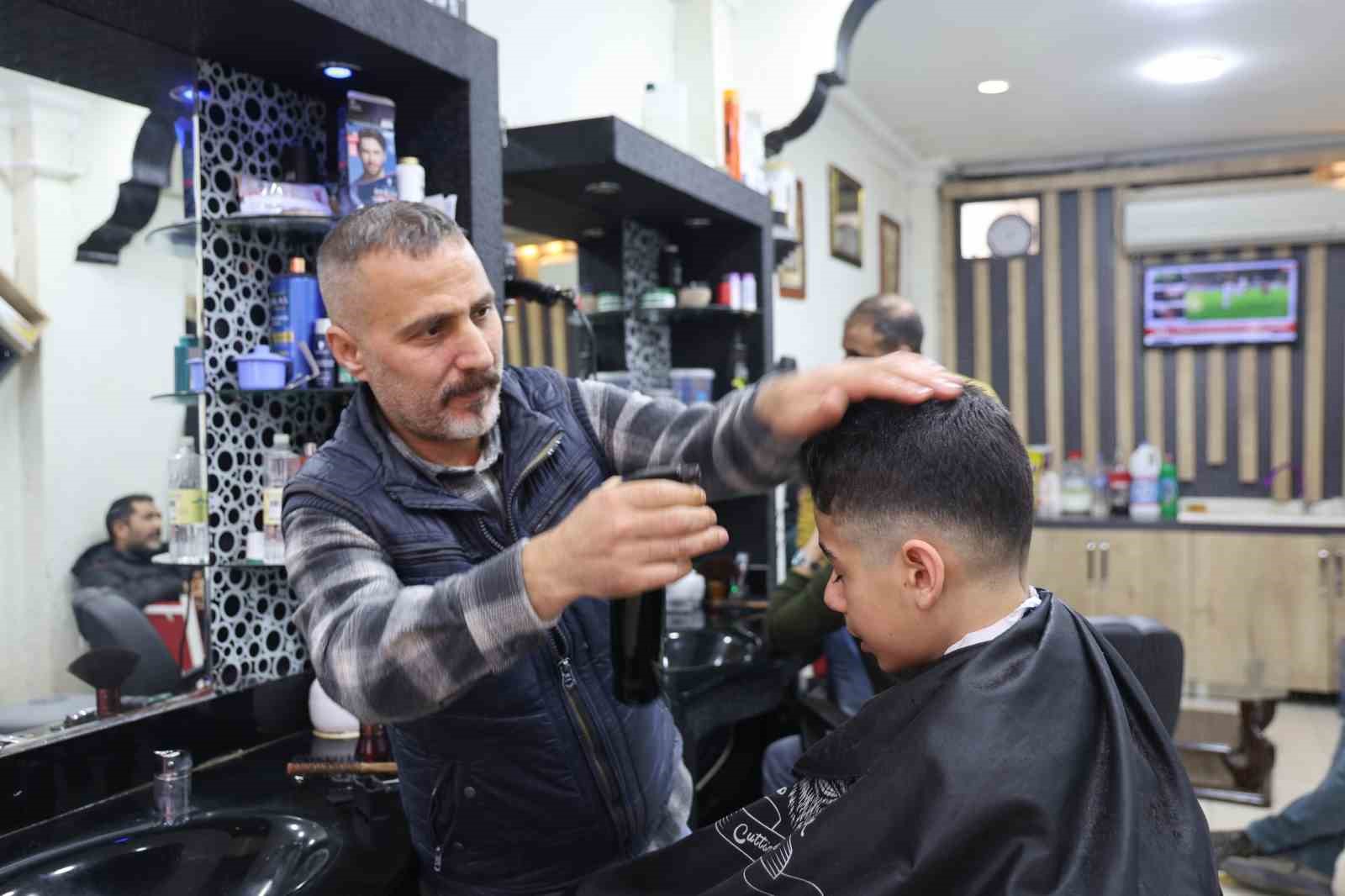 Elazığ’da berberlerde bayram mesaisi
