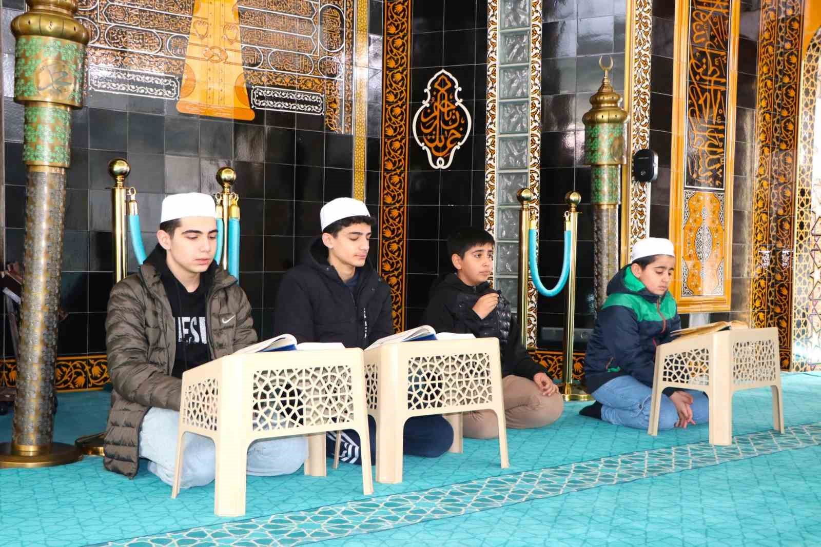 Elazığ’da camilerde mukabele geleneği
