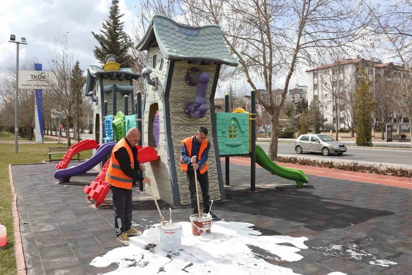 Elazığ’da çocuk oyun alanları temizlendi
