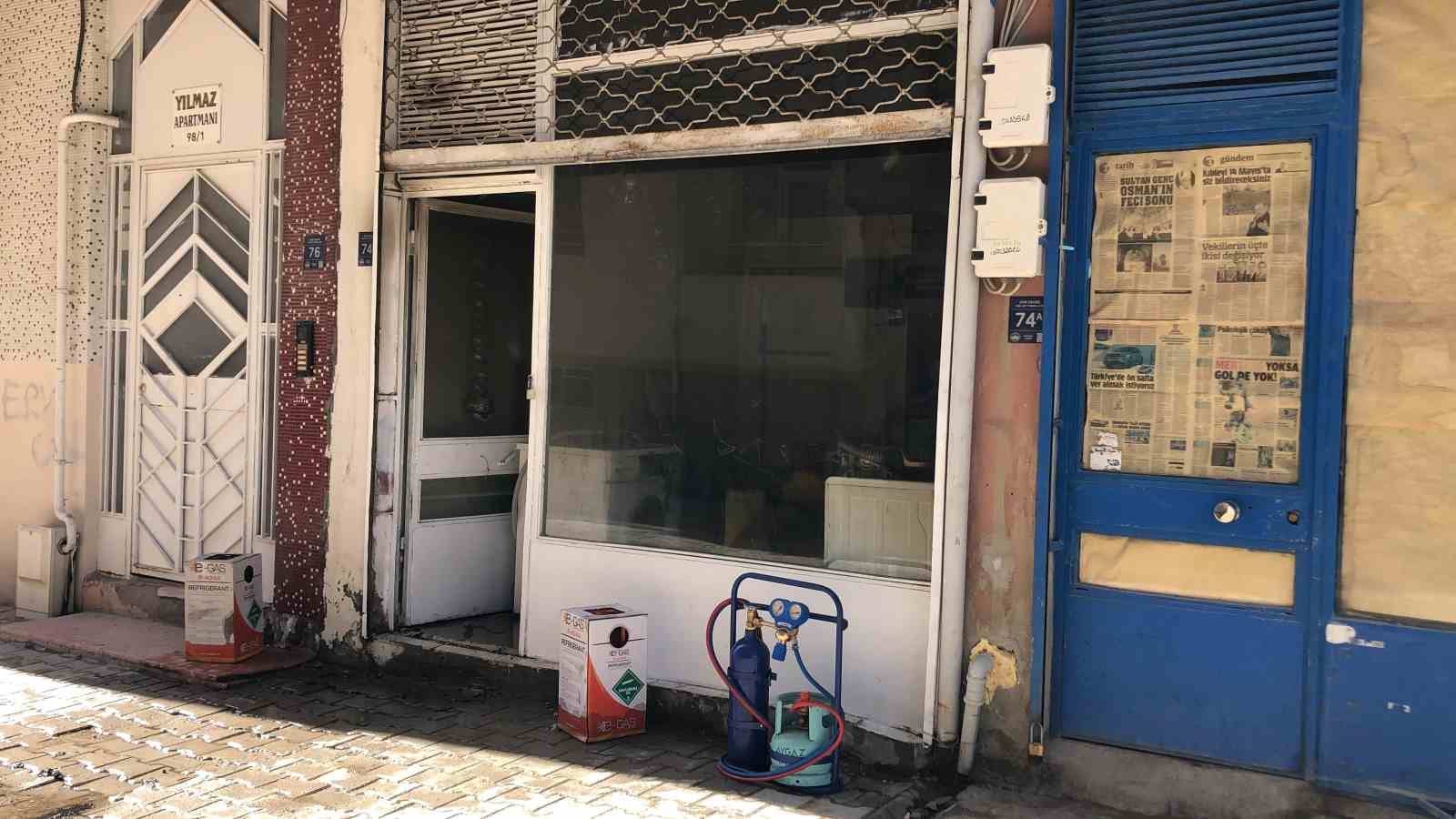 Elazığ’da depo yangını ekiplerce söndürüldü
