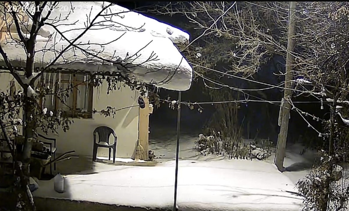 Elazığ’da deprem anı güvenlik kameralarına  yansıdı
