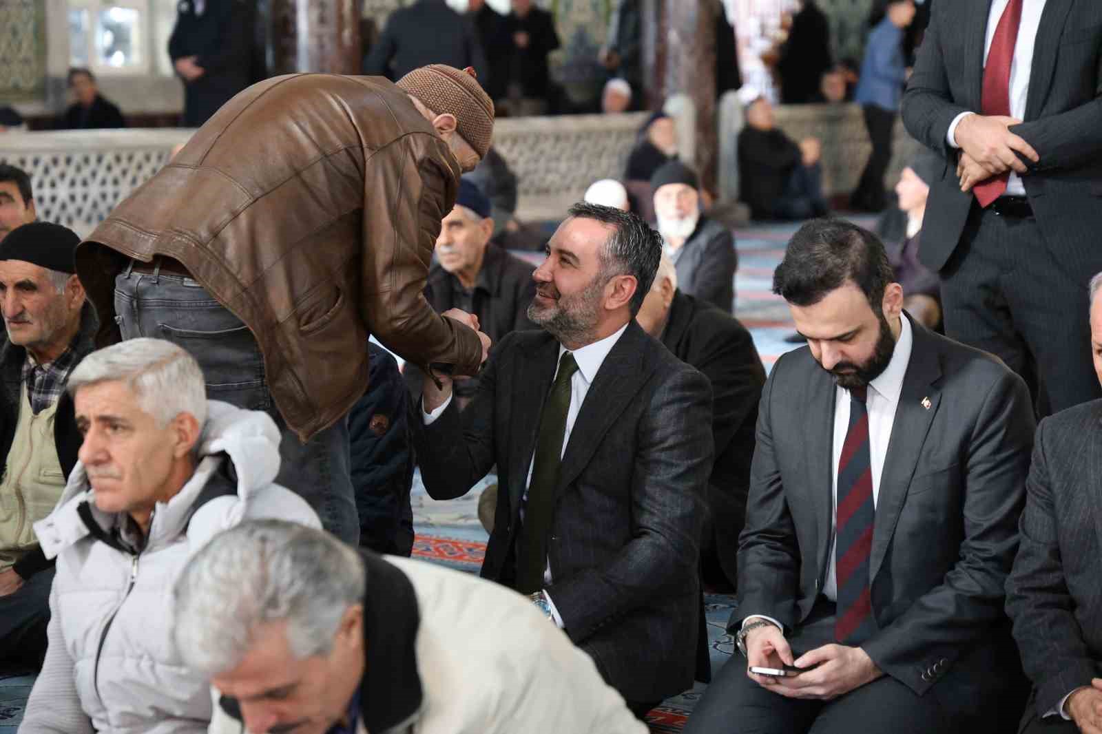 Elazığ’da depremde hayatını kaybedenler dualarla anıldı
