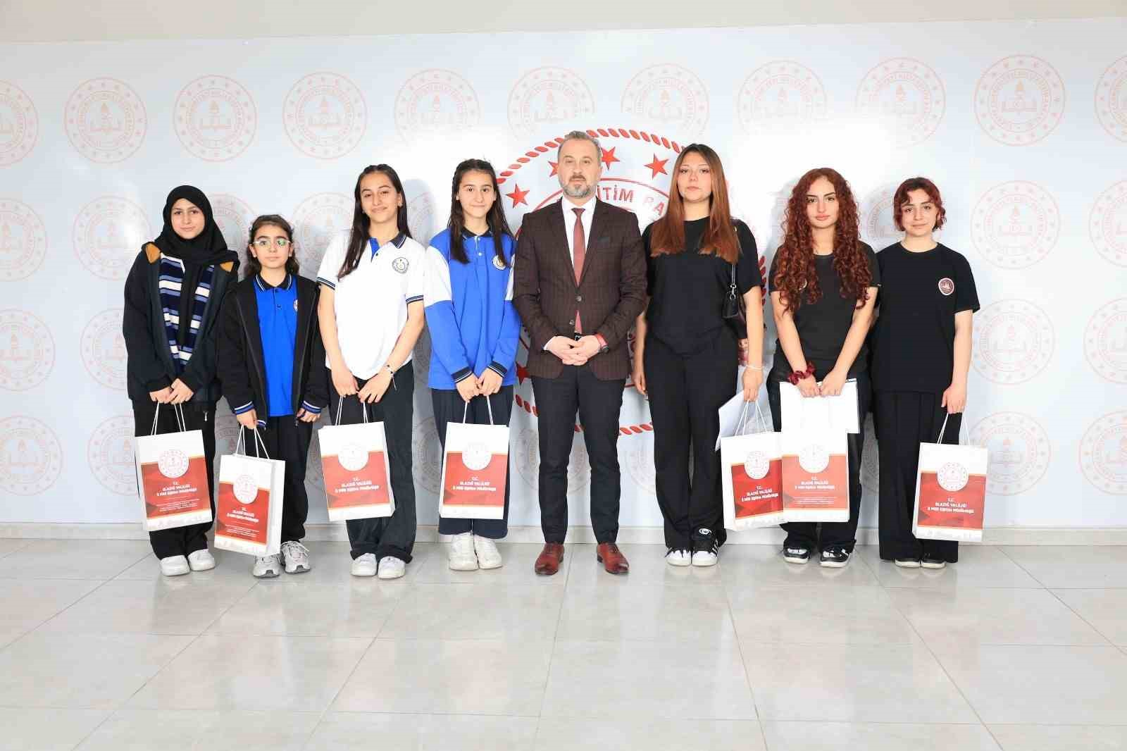 Elazığ’da derece giren öğrenciler ödüllendirildi
