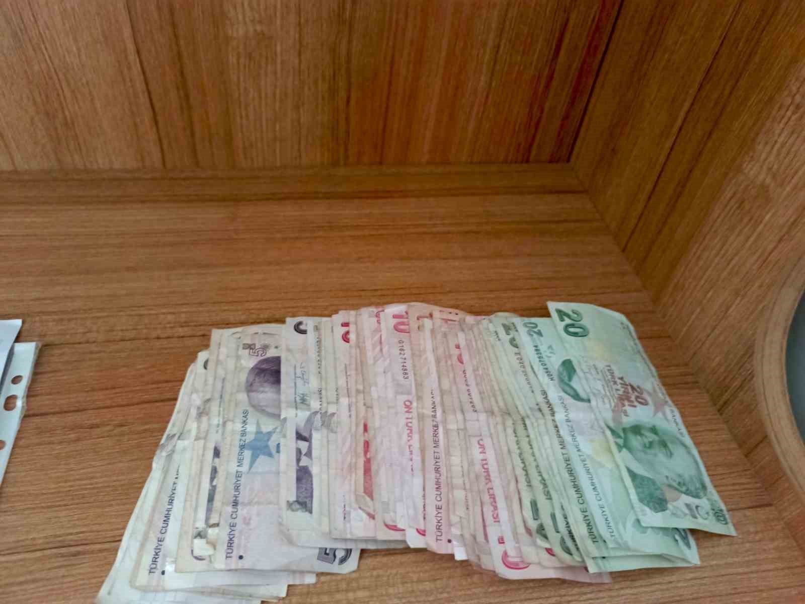 Elazığ’da dilencinin ‘bebek arabası’ hilesi zabıtaya takıldı
