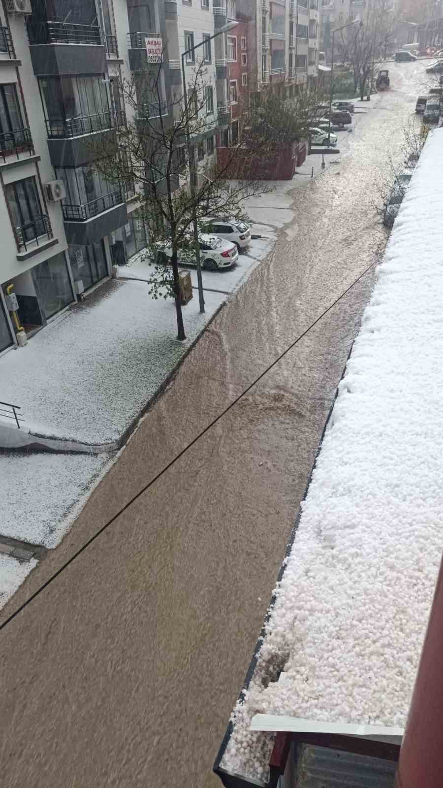 Elazığ’da dolu etkili oldu
