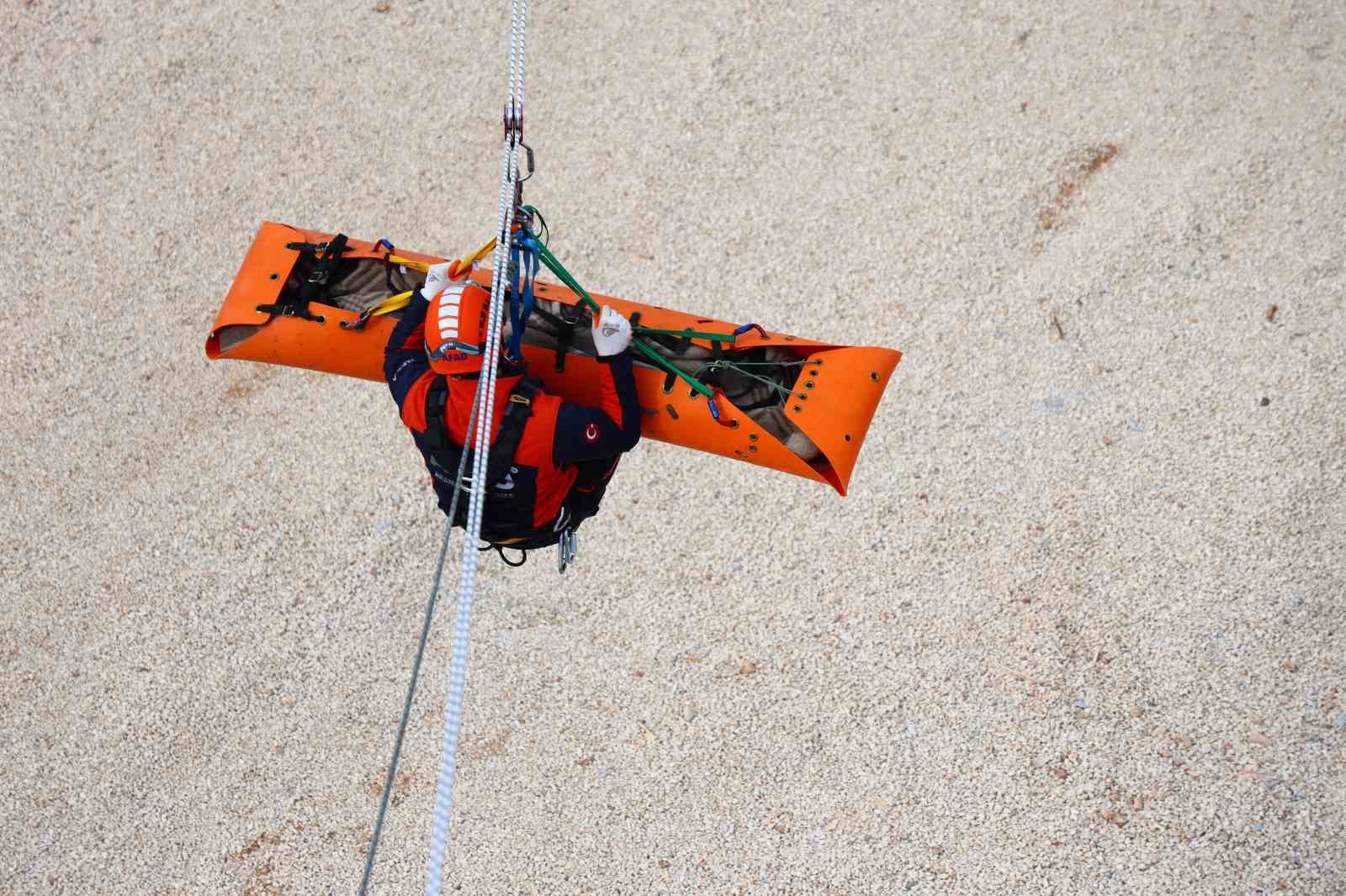 Elazığ’da eğitim parkuru hizmete açıldı, ilk deprem tatbikatı yapıldı
