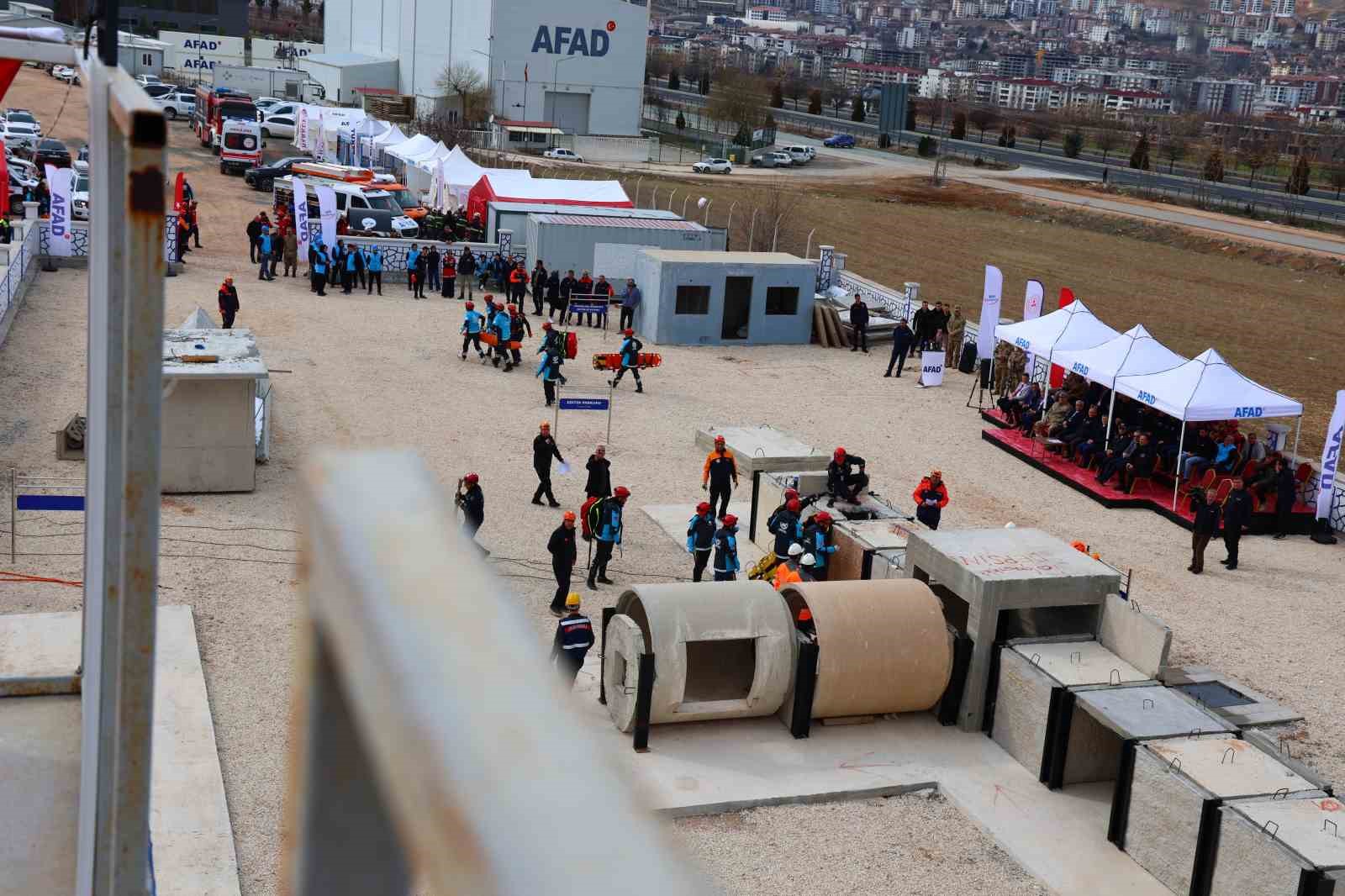 Elazığ’da eğitim parkuru hizmete açıldı, ilk deprem tatbikatı yapıldı
