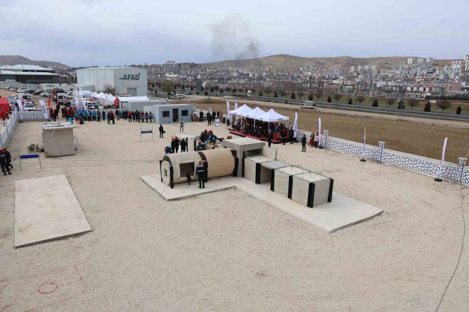 Elazığ’da eğitim parkuru hizmete açıldı, ilk deprem tatbikatı yapıldı
