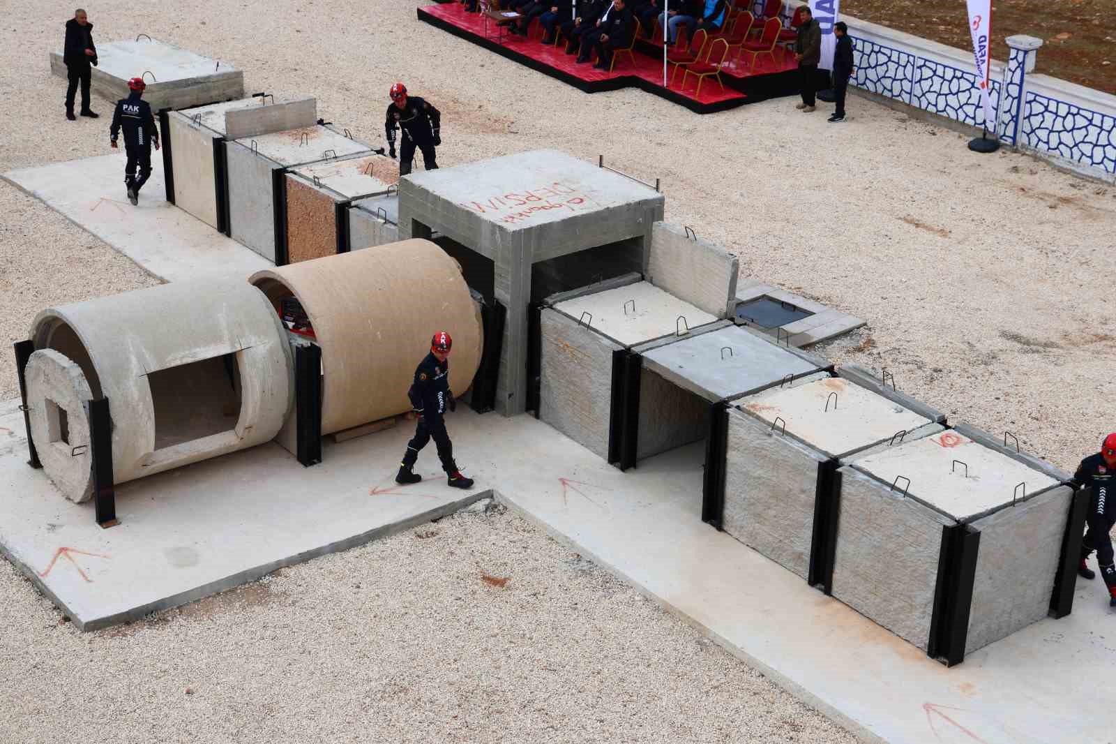 Elazığ’da eğitim parkuru hizmete açıldı, ilk deprem tatbikatı yapıldı
