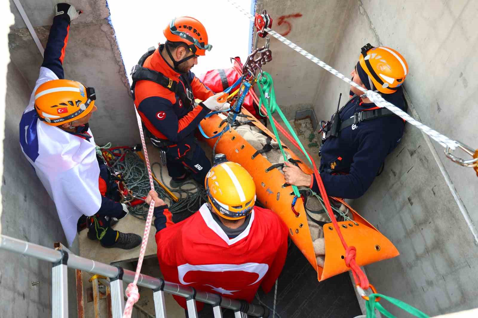 Elazığ’da eğitim parkuru hizmete açıldı, ilk deprem tatbikatı yapıldı
