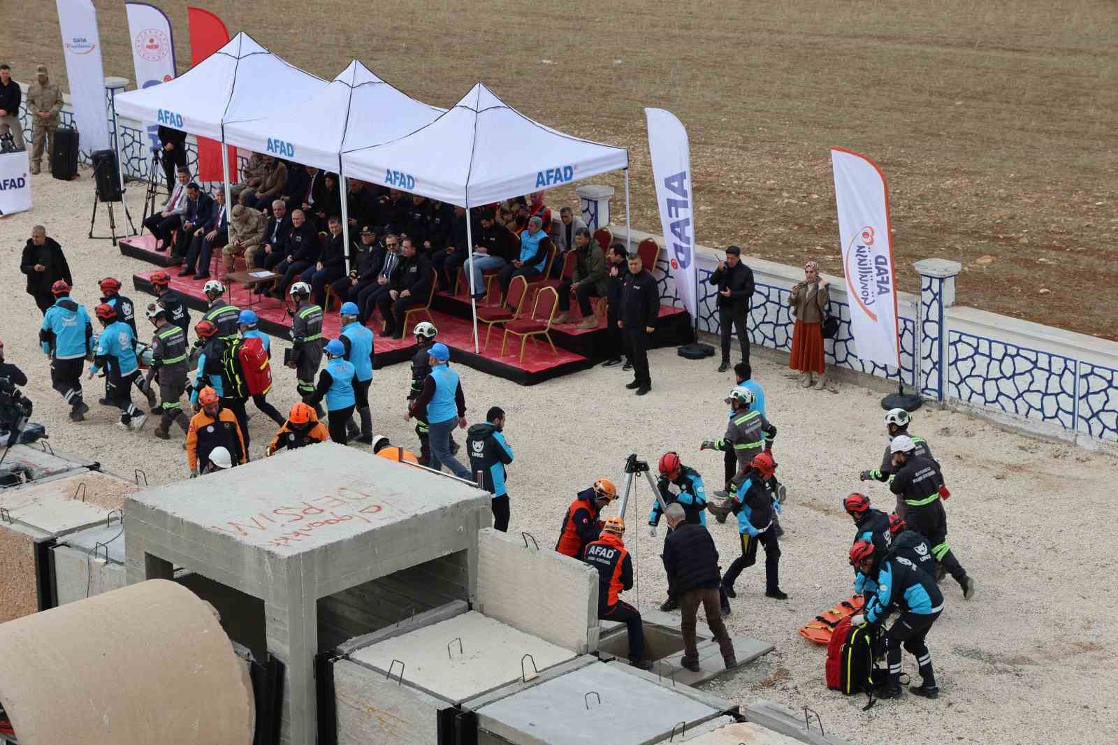 Elazığ’da eğitim parkuru hizmete açıldı, ilk deprem tatbikatı yapıldı
