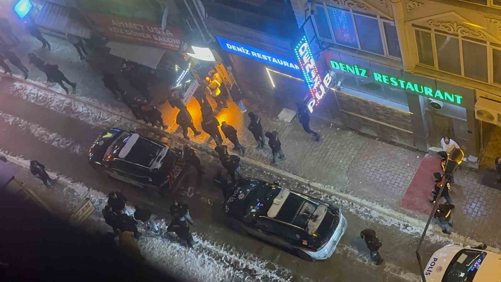 Elazığ’da eğlence mekanında bıçaklı ve sopalı kavga: 4 yaralı
