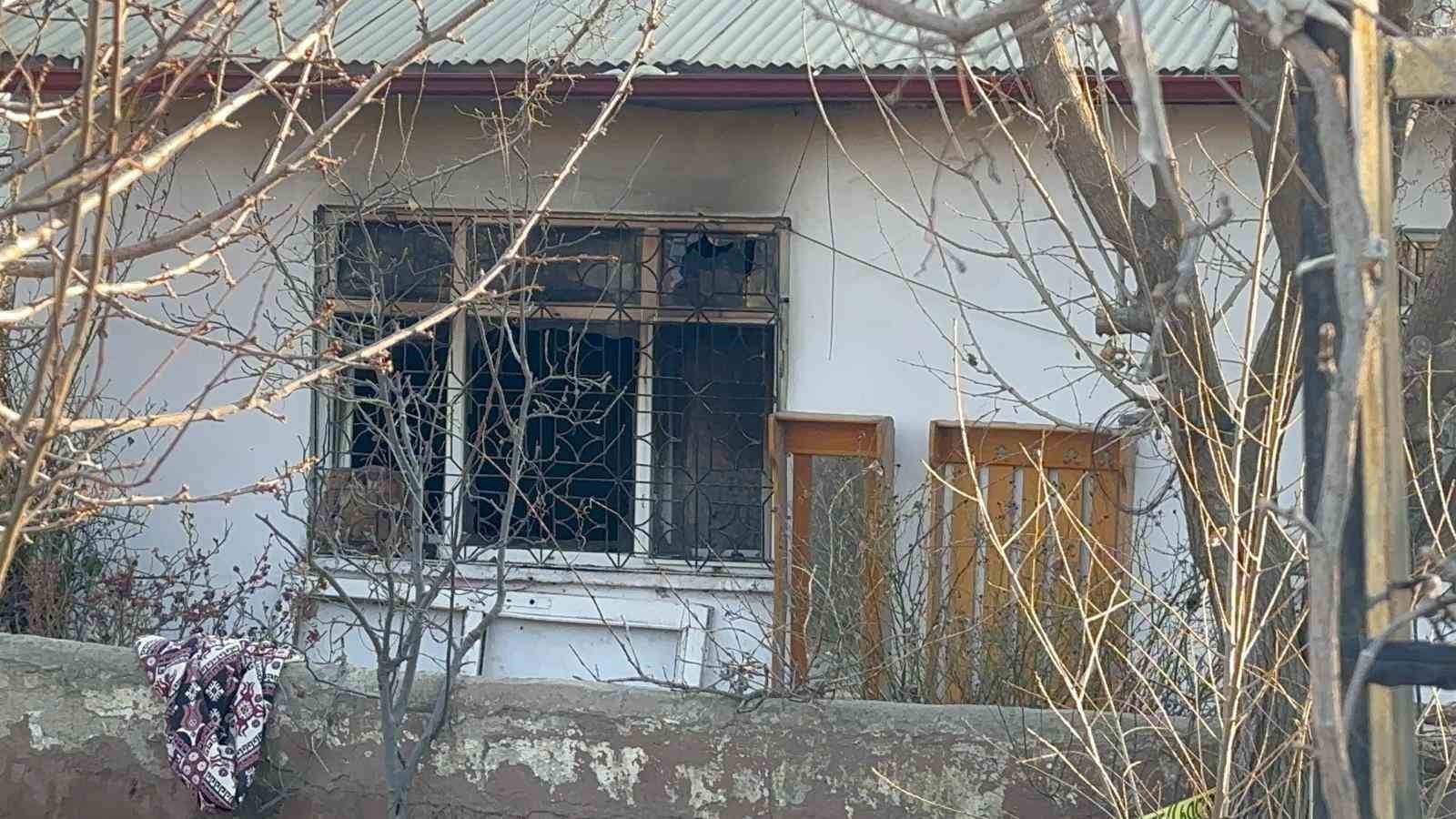 Elazığ’da ev yangını: 1 kişi hayatını kaybetti
