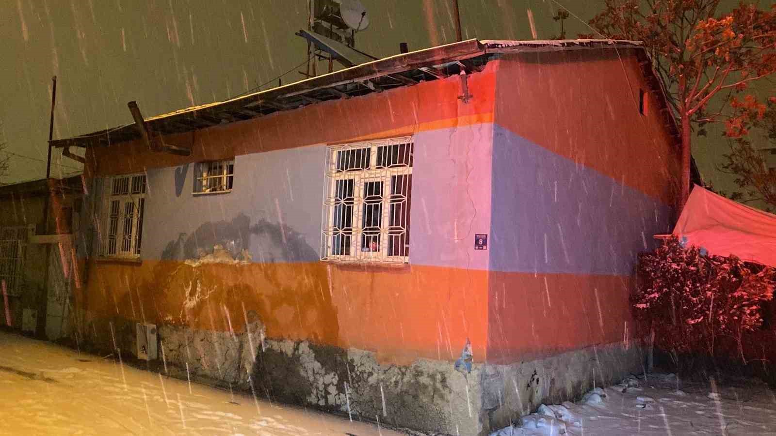 Elazığ’da ev yangını: Engelli genç kız hayatını kaybetti
