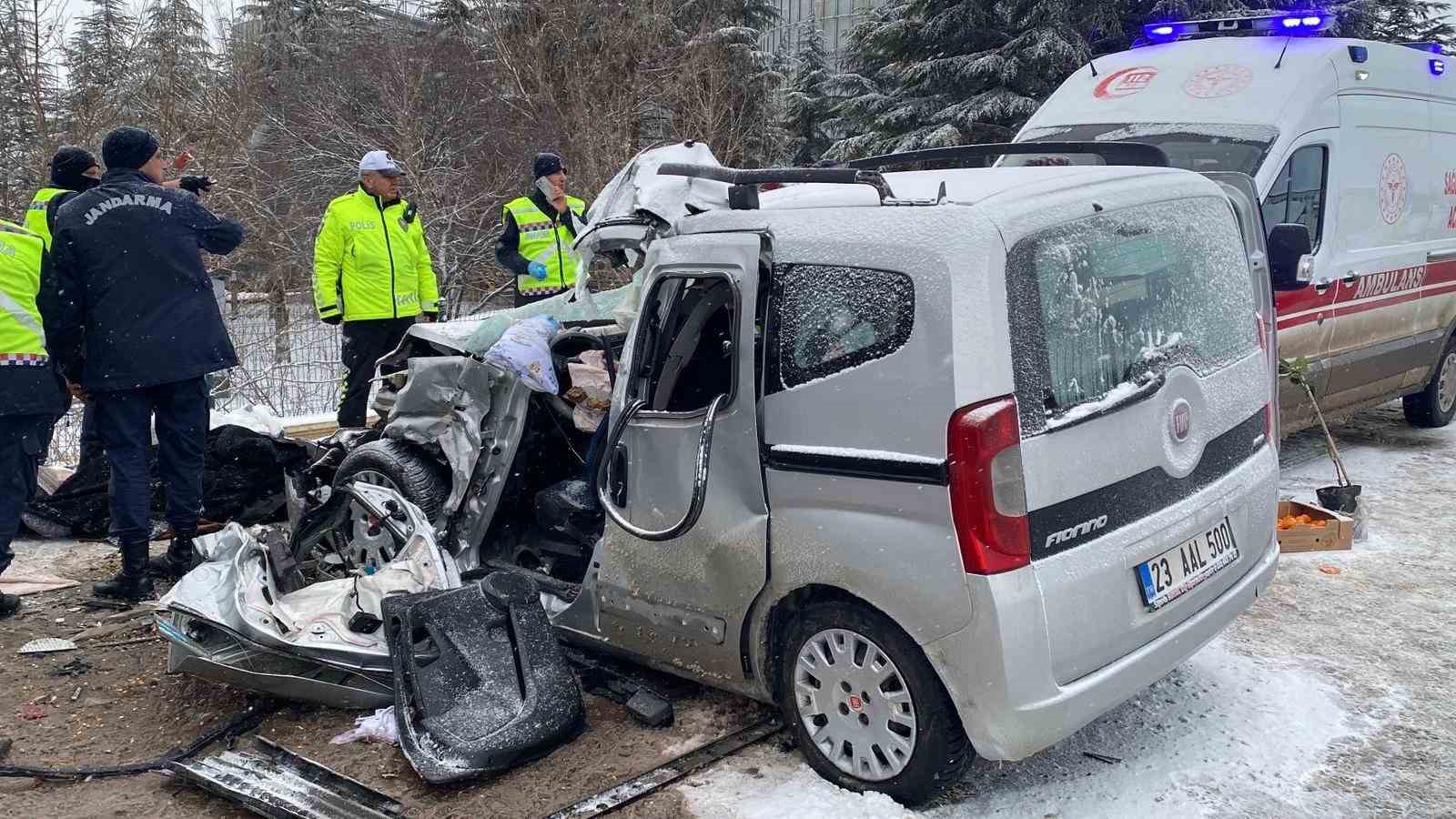Elazığ’da feci kaza: Çift hayatını kaybetti
