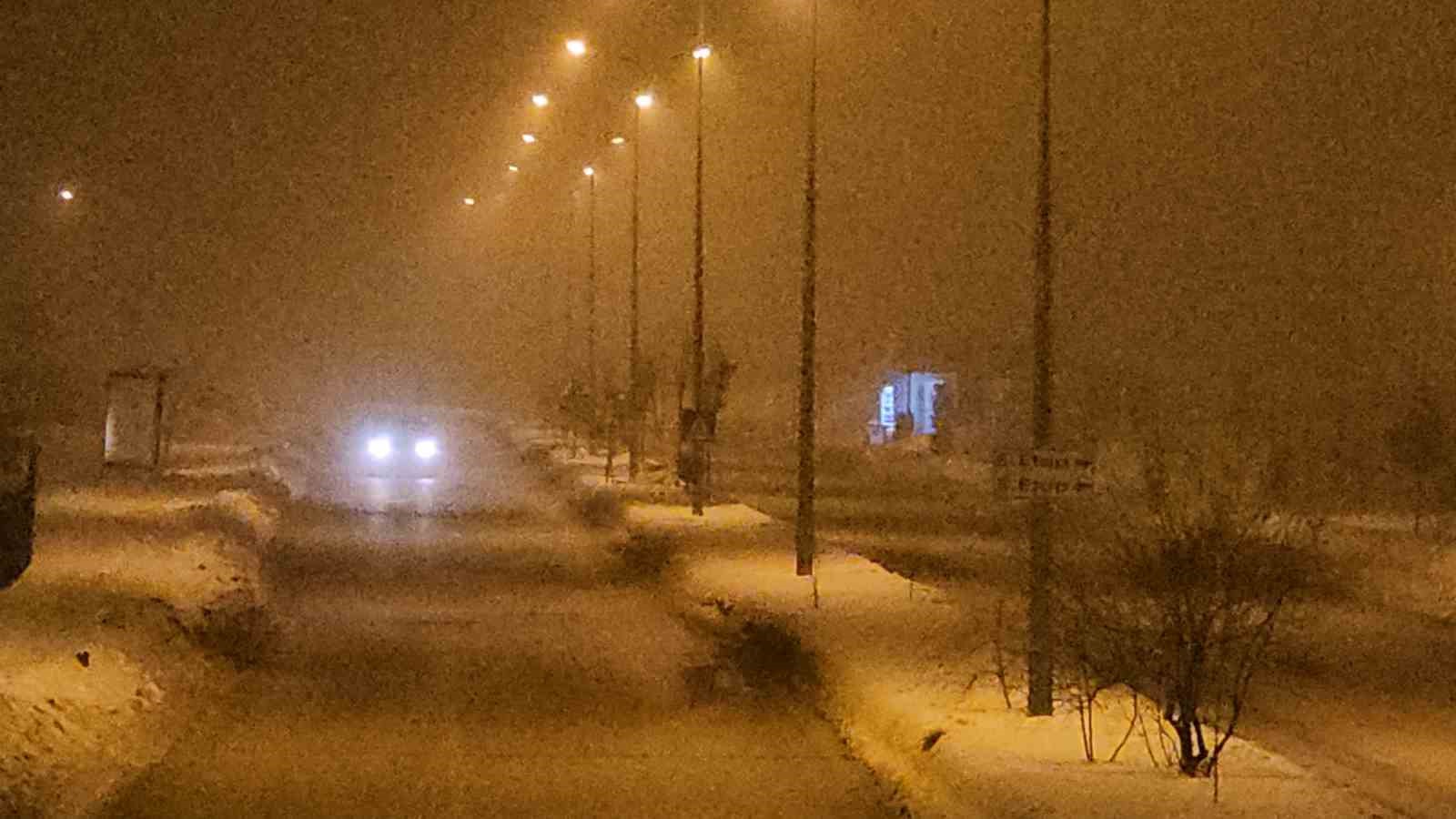 Elazığ’da gece saatlerinde sis etkili oldu
