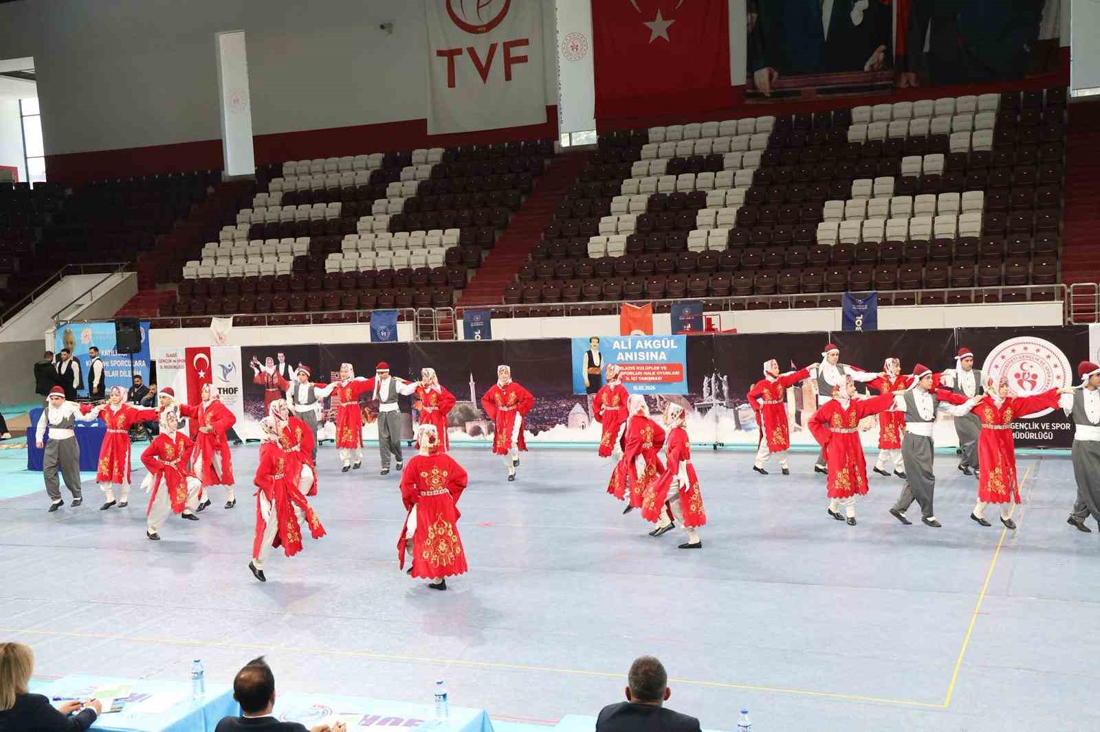 Elazığ’da geleneksel ezgilerle büyük rekabet
