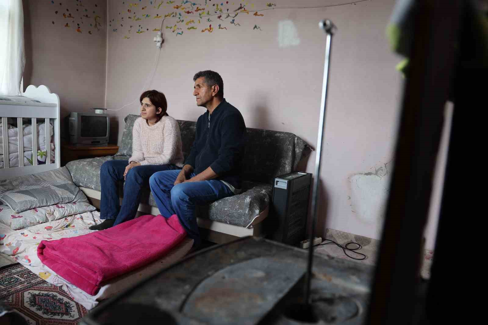 Elazığ’da genç kadın, Türkiye’de yetişkin düzeyinde kayıtlara geçen tek hastalıkla mücadele ediyor
