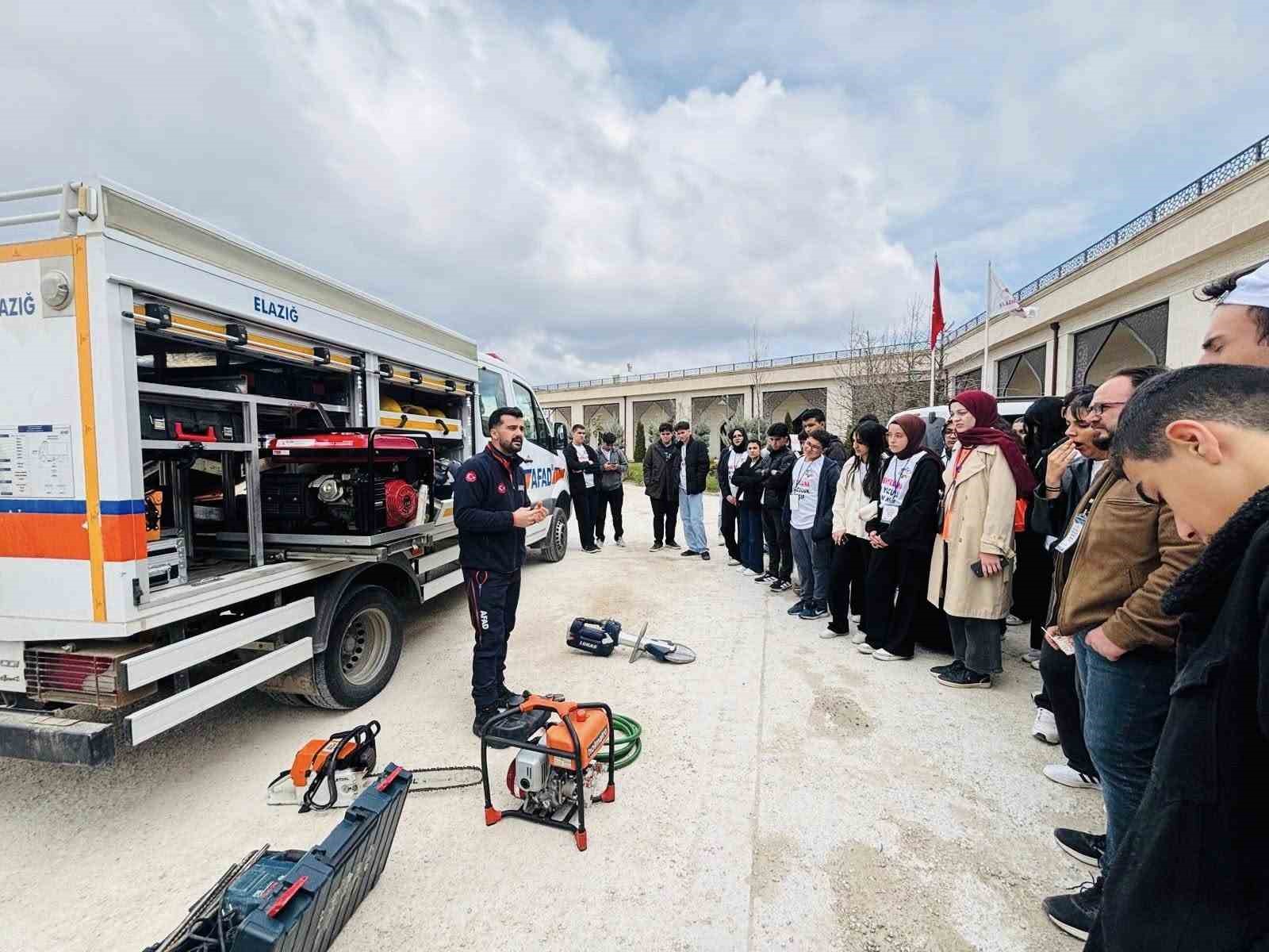 Elazığ’da gençlere yönelik afet farkındalık eğitimi
