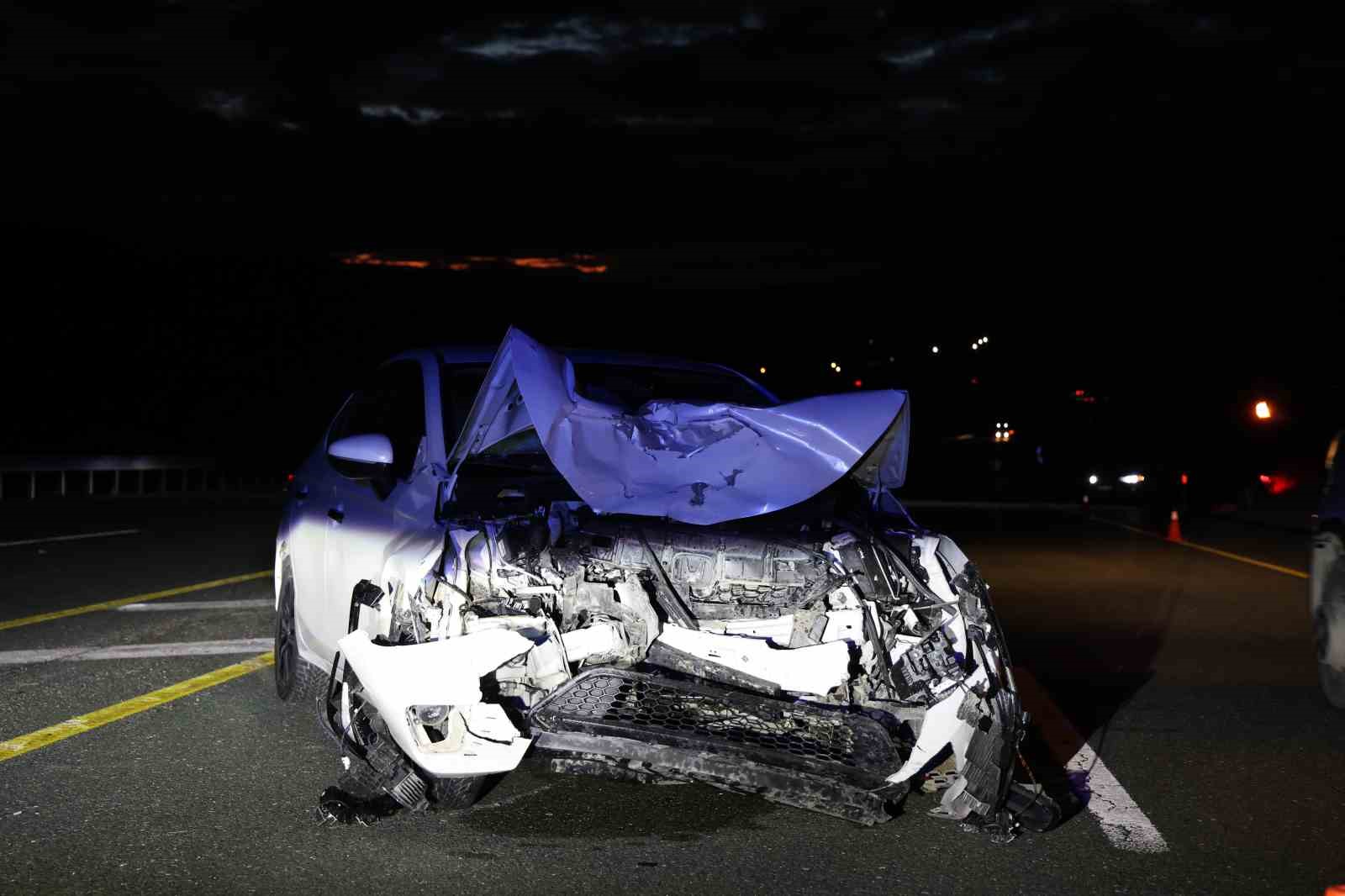 Elazığ’da iki otomobil çarpıştı: 1’i ağır 3 yaralı
