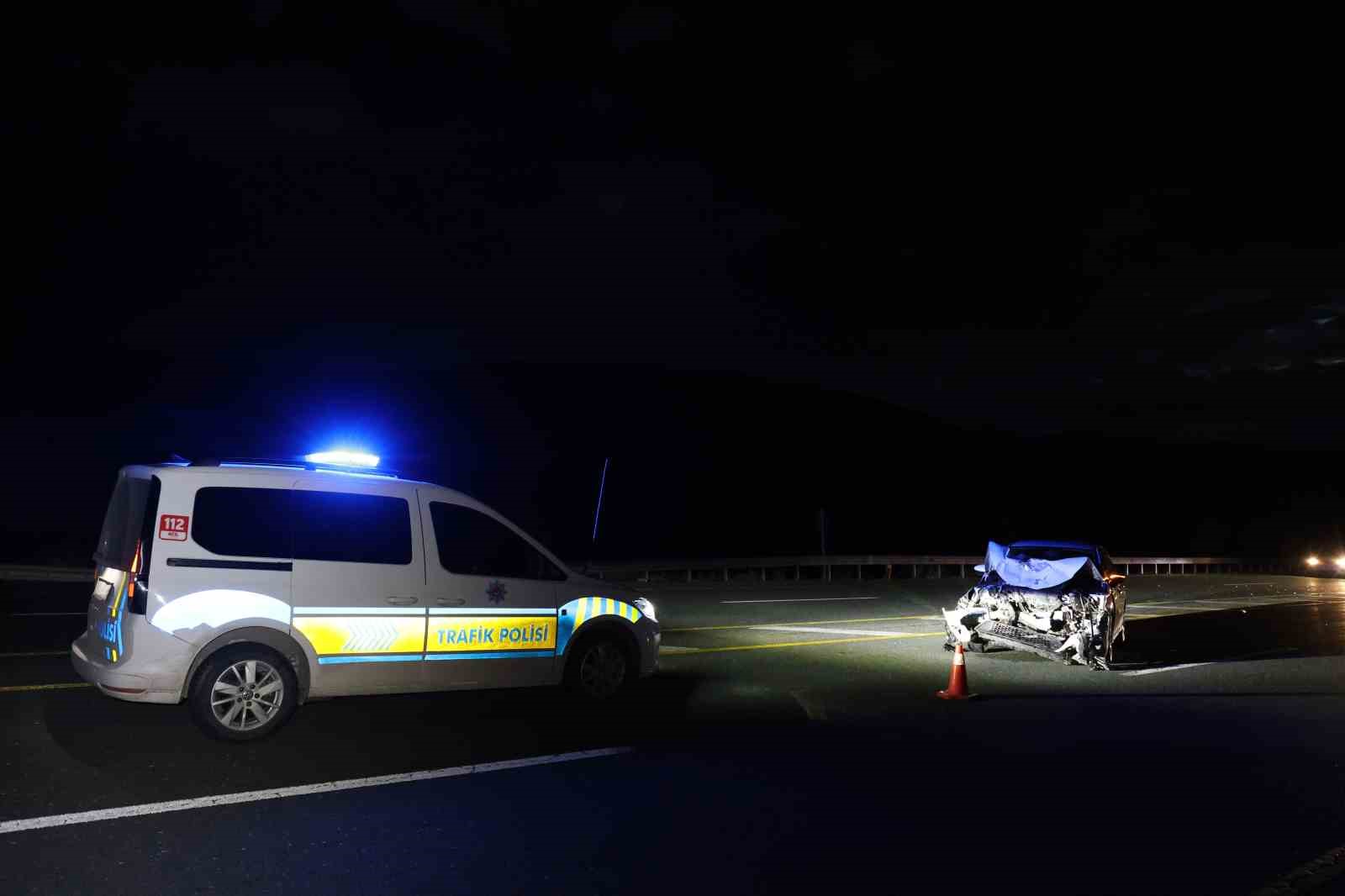 Elazığ’da iki otomobil çarpıştı: 1’i ağır 3 yaralı
