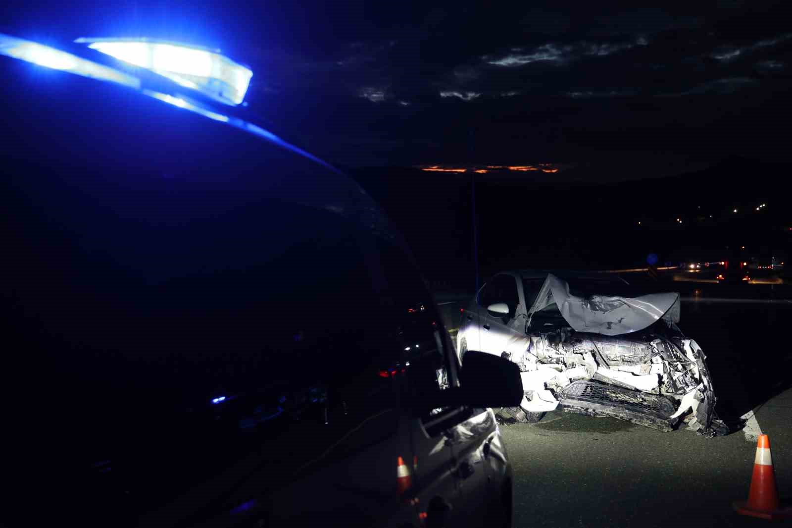 Elazığ’da iki otomobil çarpıştı: 1’i ağır 3 yaralı
