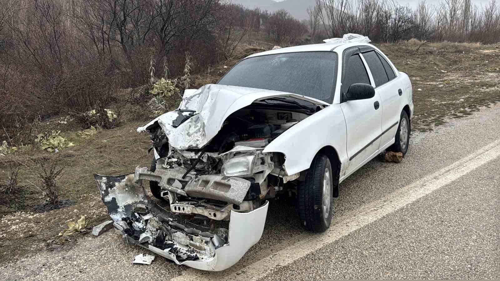 Elazığ’da iki otomobil çarpıştı: 9 yaralı
