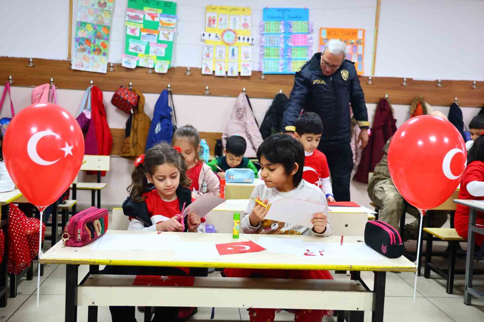 Elazığ’da ikinci dönemin ilk ders zili ‘Bayrak Sevgisi’ ile çaldı
