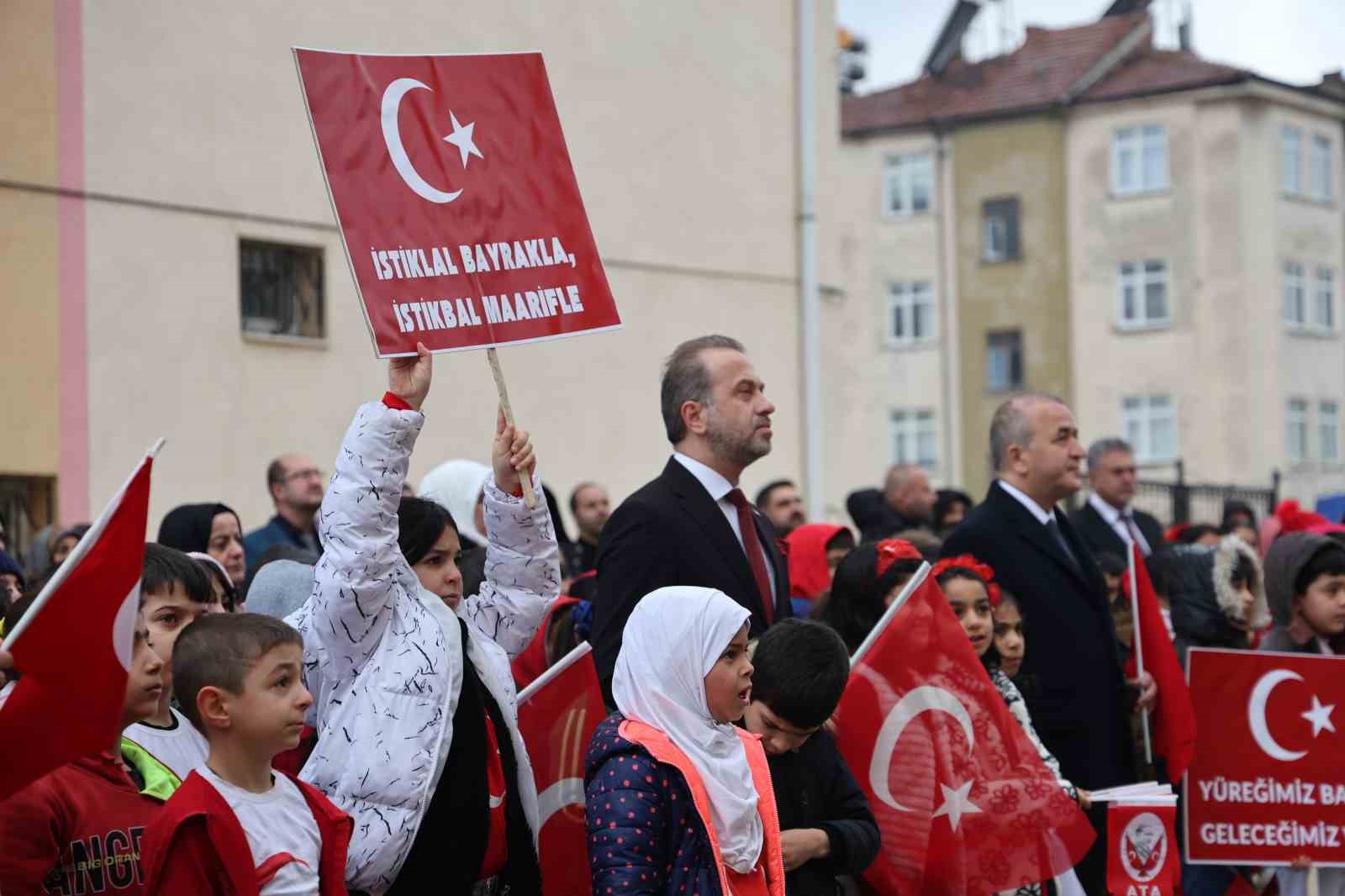 Elazığ’da ikinci dönemin ilk ders zili ‘Bayrak Sevgisi’ ile çaldı
