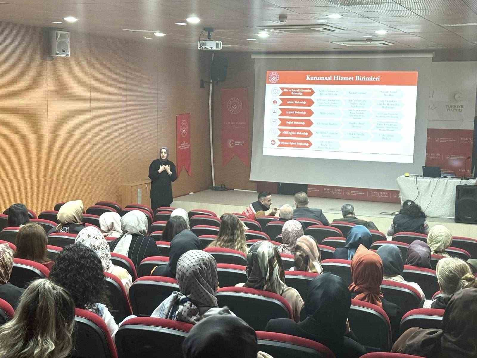 Elazığ’da kadına yönelik şiddetle mücadele eğitimi
