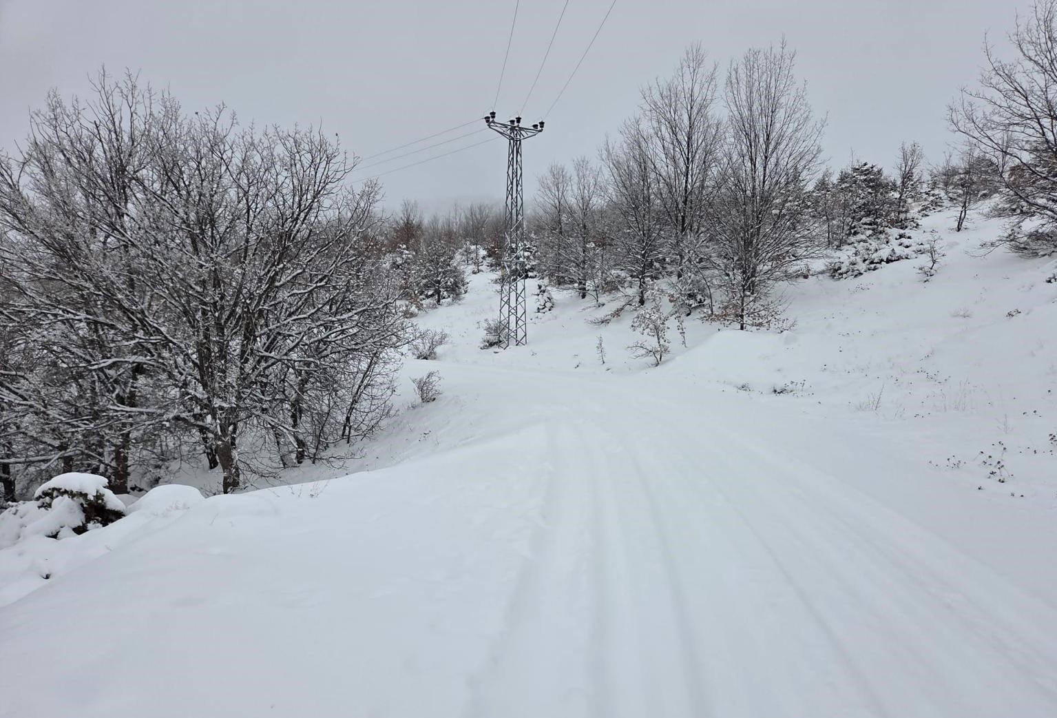Elazığ’da kar başladı, 311  köy yolu ulaşıma kapandı
