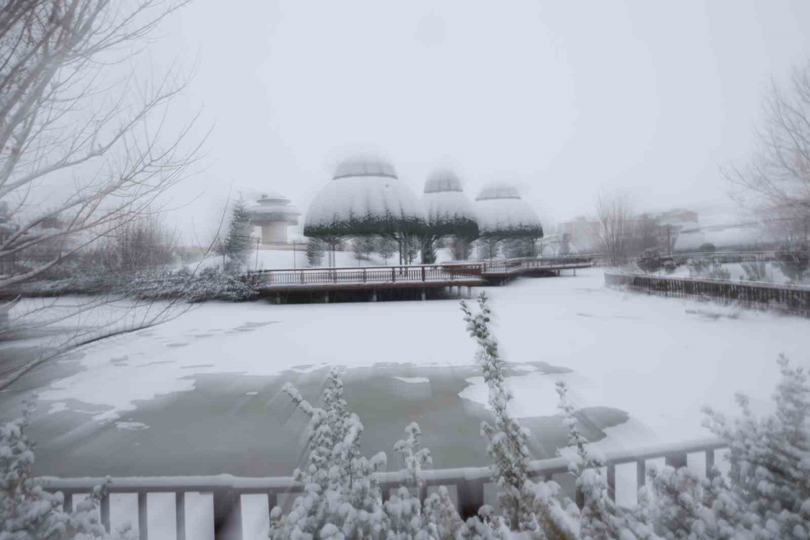 Elazığ’da kar yağışı etkisini sürdürüyor
