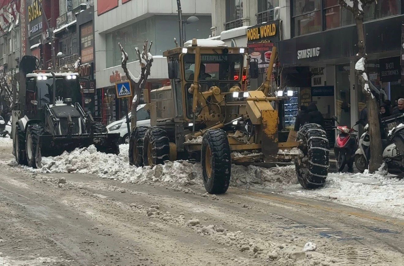 Elazığ’da  karla mücadele ekipleri sahada

