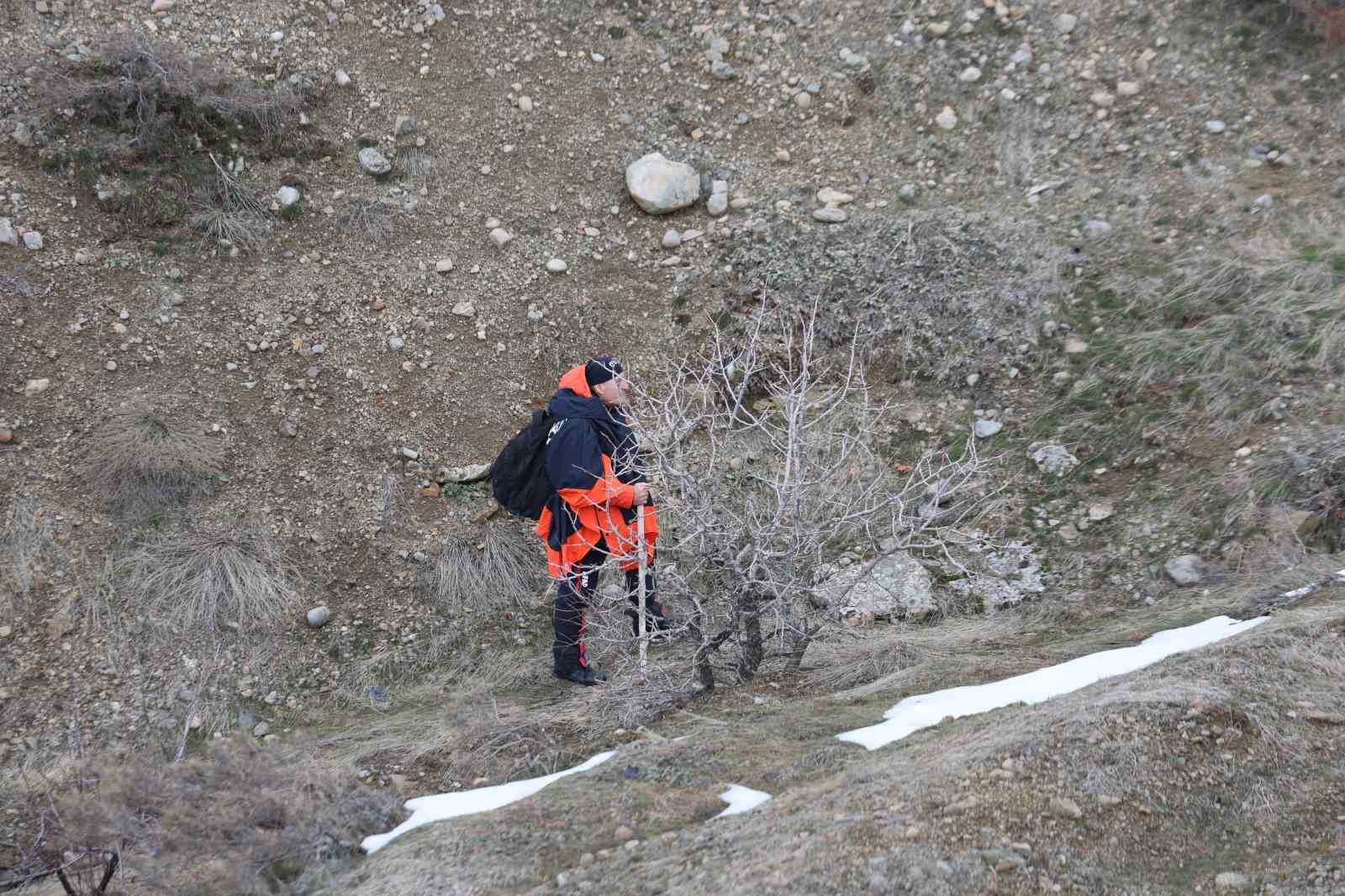 Elazığ’da kaybolan yaşlı adam, 3 gündür aranıyor
