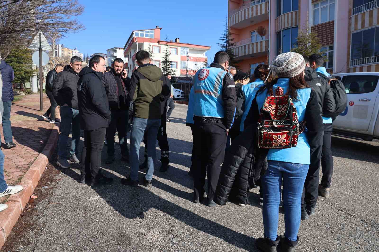 Elazığ’da kayıp yaşlı adamı arama çalışmaları sürüyor

