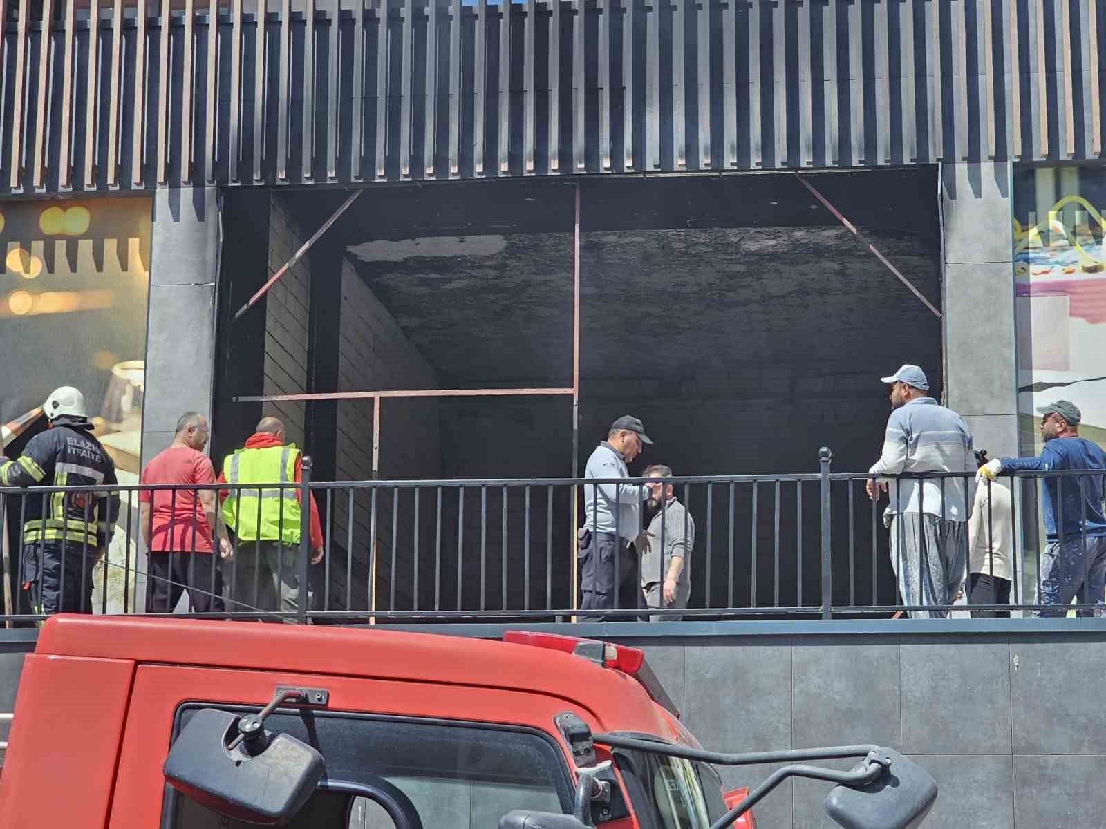 Elazığ’da korkutan yangın, ekiplerin müdahalesi ile söndürüldü
