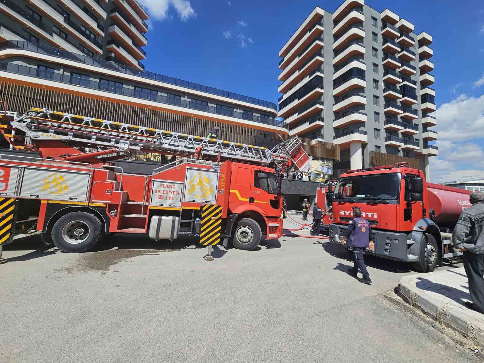 Elazığ’da korkutan yangın, ekiplerin müdahalesi ile söndürüldü
