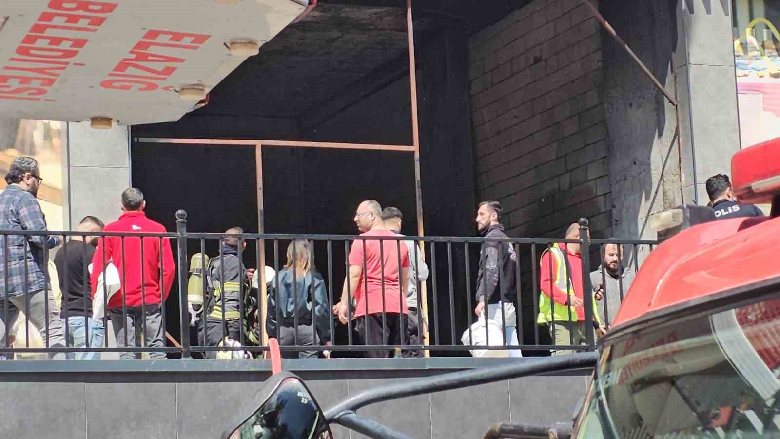 Elazığ’da korkutan yangın, ekiplerin müdahalesi ile söndürüldü
