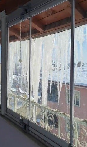 Elazığ’da metrelerce buz sarkıtı oluştu
